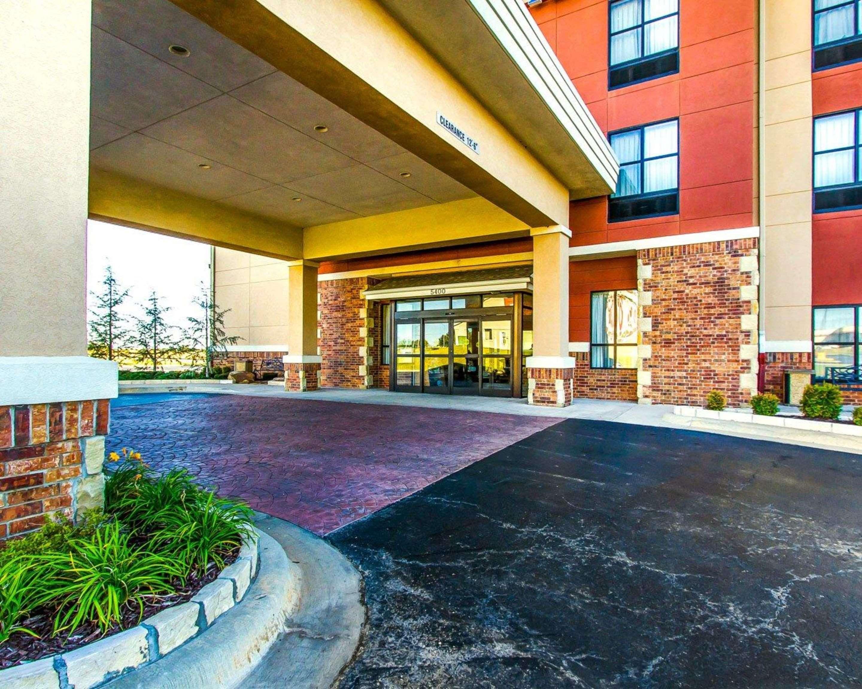 Comfort Inn & Suites Shawnee North Near I-40 Exterior foto